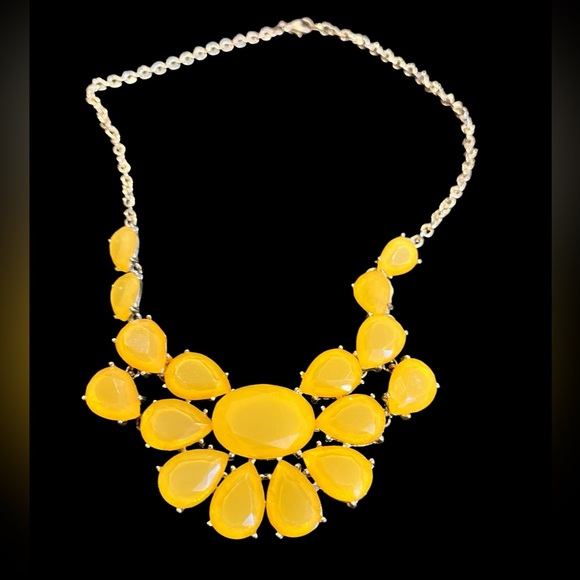 Lemony luscious statement necklace from Anthropologie - Picture 5 of 8